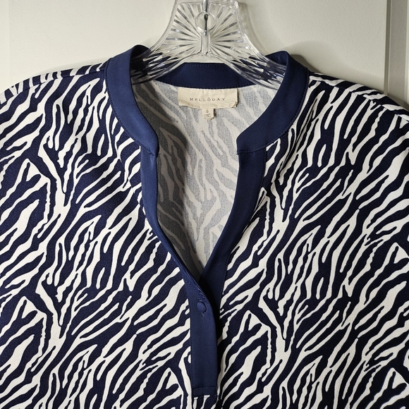 MELLODAY Navy White Zebra Print Blouse Size Small V-Neck Shell Layering Piece - Picture 3 of 7